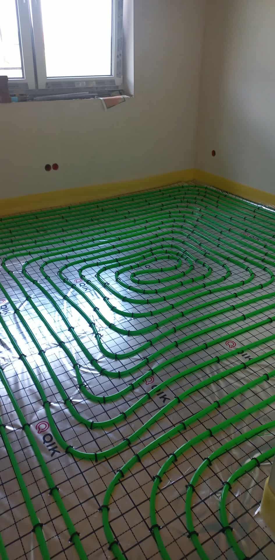 Rozłożone rury ogrzewania