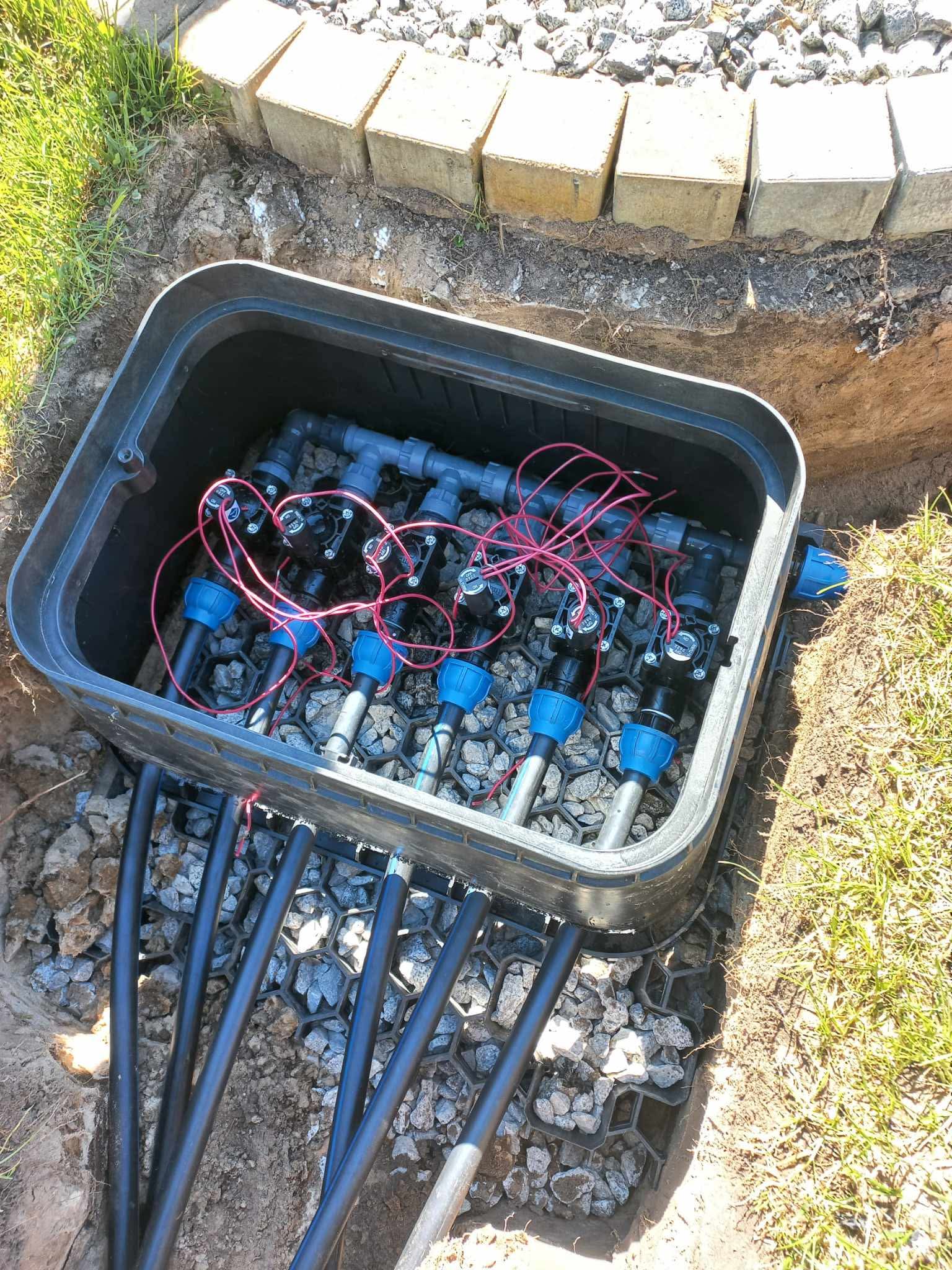 Instalacja systemu nawadniania podwórka